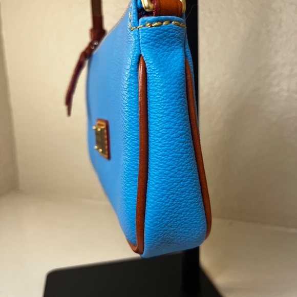 Dooney & Bourke Saffiano Lexi Crossbody Purse - COA included - Picture 4 of 11